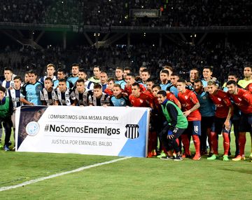 #NoSomosEnemigos, la bandera con la que posaron Belgrano, Talleres e Independiente