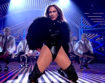 Criticaron a Jennifer López por hacer un espectáculo muy osado