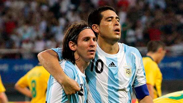 Riquelme, picante: En la Selección argentina, Messi juega solo