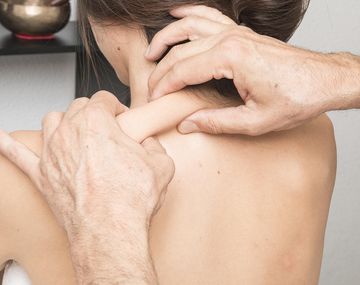 De qué se trata la cervicalgia que deja mal el cuello y cómo combatirla: los detalles