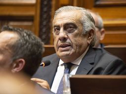 Omar Lafluf se sumó a la visión del Poder Ejecutivo sobre la diferencia cambiaria con Argentina. Omar Lafluf se sumó a la visión del Poder Ejecutivo sobre la diferencia cambiaria con Argentina.