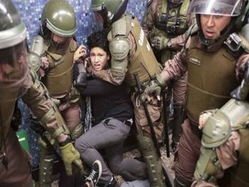 Para el jefe de los Carabineros, los excesos de sus subordinados son bastante aceptables