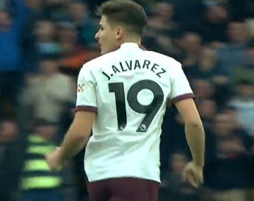 El golazo de tiro libre de Julián Álvarez en Wolverhampton vs Manchester City