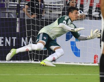 Esteban Bologna atajó un penal y ganó el Millonario