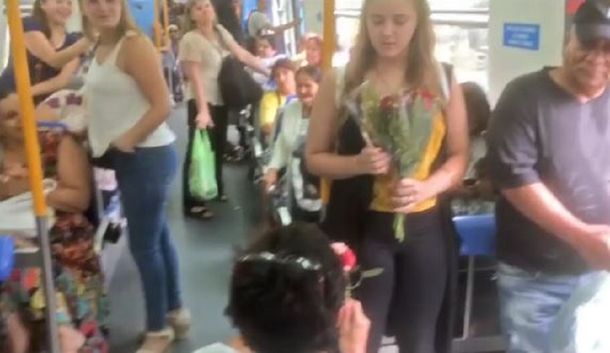 El pedido de casamiento en el tren que era una actuación