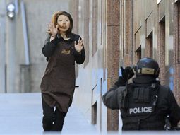 asi escaparon cinco rehenes de la cafeteria de sidney asi escaparon cinco rehenes de la cafeteria de sidney