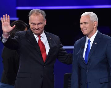 Tim Kaine y Mike Pence en el debate de candidatos a vicepresidentes de Estados Unidos