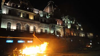 hubo tension y destrozos en constitucion por el paro hubo tension y destrozos en constitucion por el paro