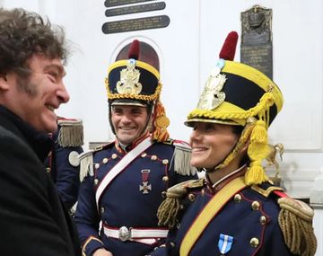 El traje de granadero de Milei para el 25 de mayo: los detalles de Feinmann
