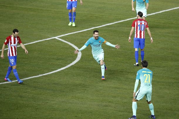Messi pateó desde fuera del área y marcó y golazo