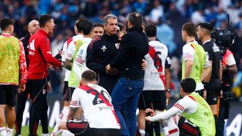 Chacho Coudet, descontrolado contra Yael Falcón Pérez tras la derrota de River Chacho Coudet, descontrolado contra Yael Falcón Pérez tras la derrota de River