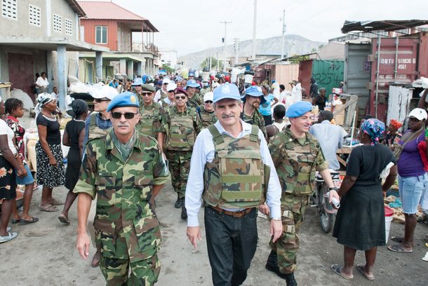Rossi desmintió que falte equipamiento de los soldados argentinos en Haití