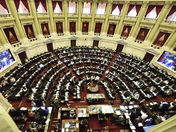 En el Día Internacional de la Mujer, el Gobierno reglamentó la paridad de género