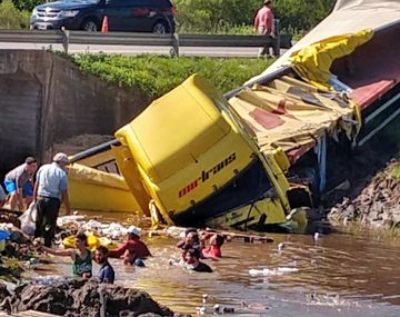 Volcó un camión