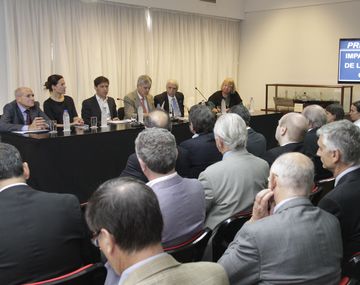 De Vido brindó detalles de los acuerdo con China en reunión con metalúrgicos