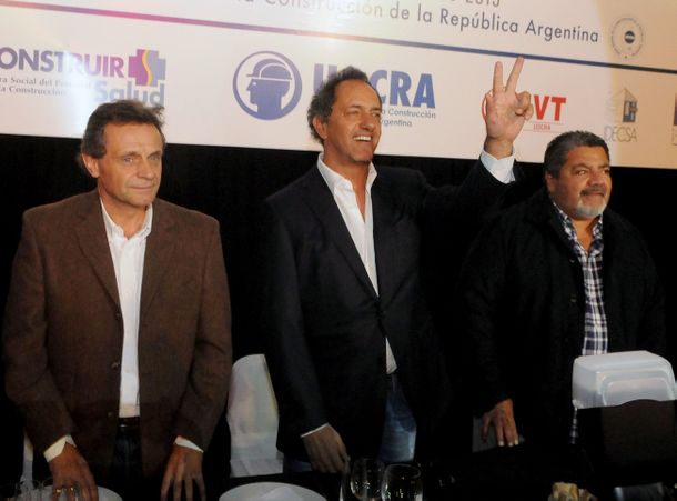Scioli sumó el respaldo de la Uocra a su precandidatura