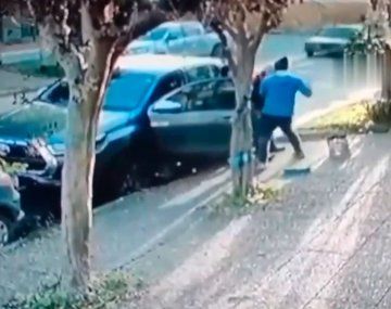 En cuestión de segundos dos delincuentes le robaron el vehículo y dinero de su trabajo