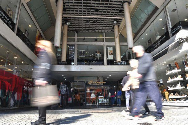 Adjudican la suba en el consumo con tarjetas a la habilitación de comercios