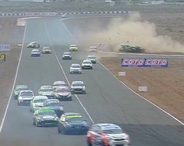 Terrible choque múltiple en el TN de Neuquén: varios pilotos heridos