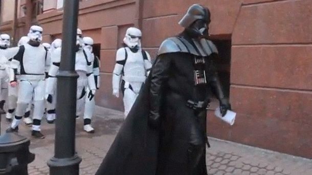 Darth Vader intenta asaltar la sede del Ministerio de Justicia