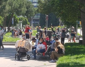 Se llenaron las calles durante la primera salida de menores en Espa&ntilde;a. (Imagen de Twitter:&nbsp;@Alberto__Ferrer)