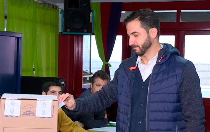 El precandidato a jefe de Gobierno de Lavagna fue el primero en votar
