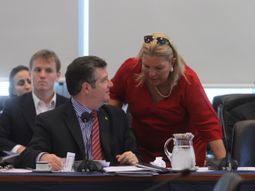 carrio tras foto massa-cano: represento mas a los radicales de principios carrio tras foto massa-cano: represento mas a los radicales de principios