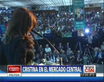 Los chistes de Cristina durante el acto en el Mercado Central