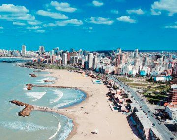 Explota el verano en Mar del Plata: casi no quedan carpas para enero y arrasan con alquileres