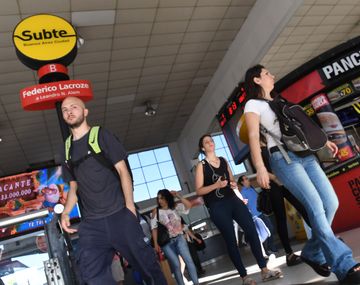 Los usuarios salieron del subte porque no funcionaba