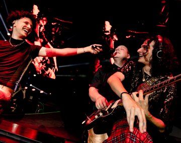 Usted Señalemelo sacudió Obras y sale de gira