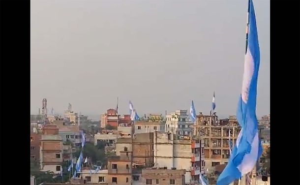 Conmovedor banderazo argentino en ¡Bangladesh!