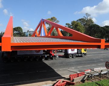 Cortan la General Paz para montar un puente metálico