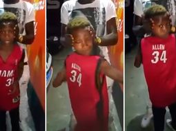 VIDEO: Chico con cuello flexible 