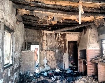 Así quedó parte de la casa incendiada