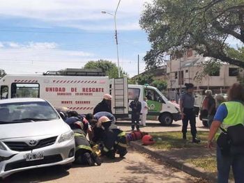 Motociclista murió tras chocar contra el auto de su padre