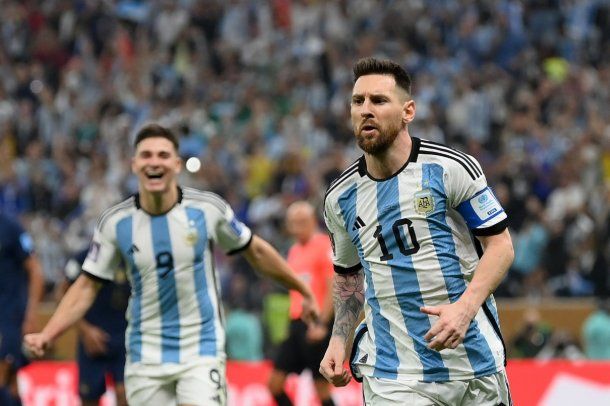 Messi y Julián Álvarez con la Selección Argentina en Qatar 2022 Messi y Julián Álvarez con la Selección Argentina en Qatar 2022