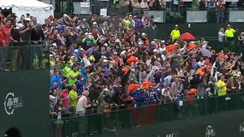 un hoyo en uno desato un festejo inedito durante un torneo de golf un hoyo en uno desato un festejo inedito durante un torneo de golf