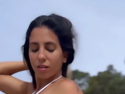 Cinthia Fernández combinó microbikini y crochet para marcar tendencia en este 2024