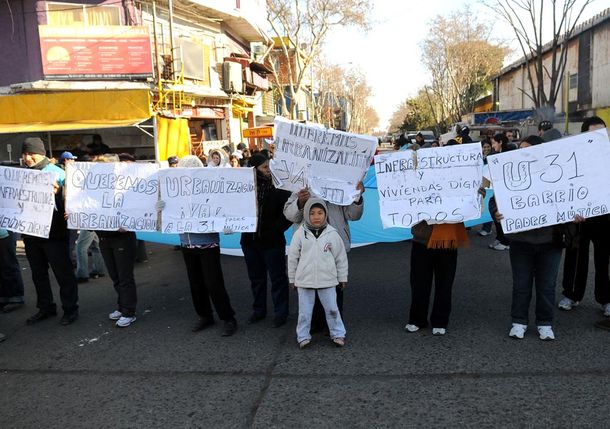 Habitantes de la Villa 31 bloquean el acceso a la terminal de Retiro