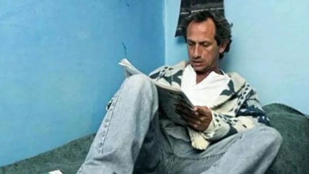 En 1993, ya retirado del verde césped, el exjugador de River y Boca estuvo preso por un caso de homicidio. En 1993, ya retirado del verde césped, el exjugador de River y Boca estuvo preso por un caso de homicidio.