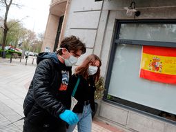 España: volvió a bajar la cifra de muertes diarias por coronavirus 