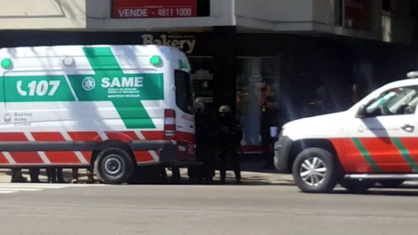 Un hombre se atrincheró con su bebé de tres días en una ambulancia del SAME