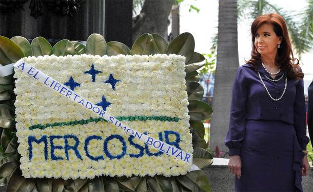 Cristina Kirchner a estudiantes venezolanos: Néstor y Hugo viven en ustedes