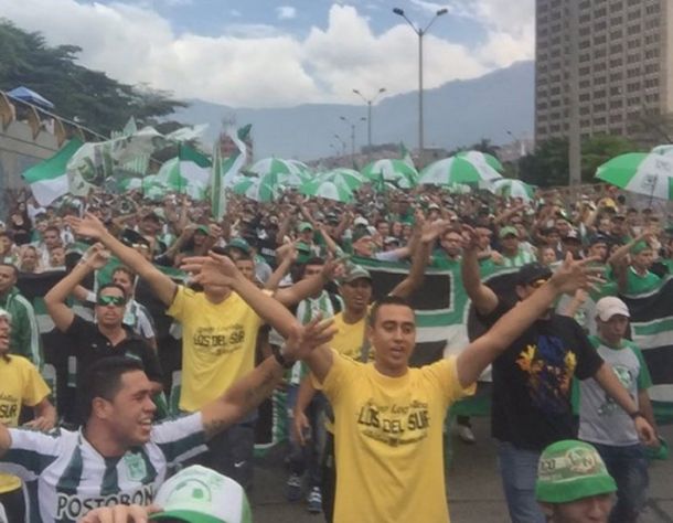La hinchada de Nacional homenajearon a las víctimas