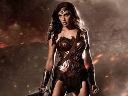 La Mujer Maravilla está embarazada. La Mujer Maravilla está embarazada.