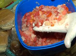 encuentran chorizos y hamburguesas en mal estado que vendian en el monumental encuentran chorizos y hamburguesas en mal estado que vendian en el monumental