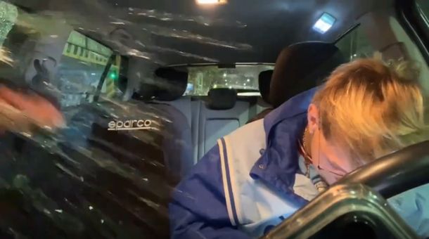 Video: el violento robo que sufrió Brunenger mientras transmitía en vivo