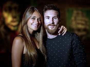 Otra manito indiscreta de Messi sobre Antonela