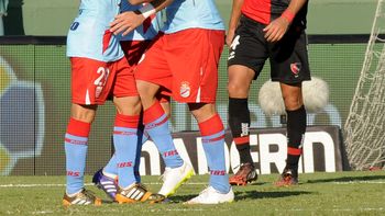 desahogo para palermo: arsenal celebro su primer triunfo frente a newells desahogo para palermo: arsenal celebro su primer triunfo frente a newells